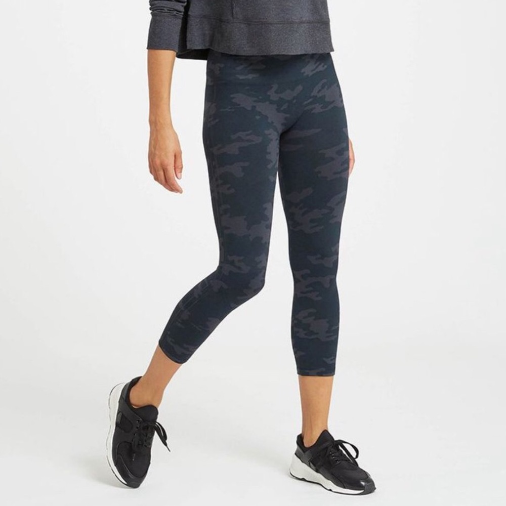 Spanx Look At Me Now Seamless Crop Leggings Camo Black Gray Small New
